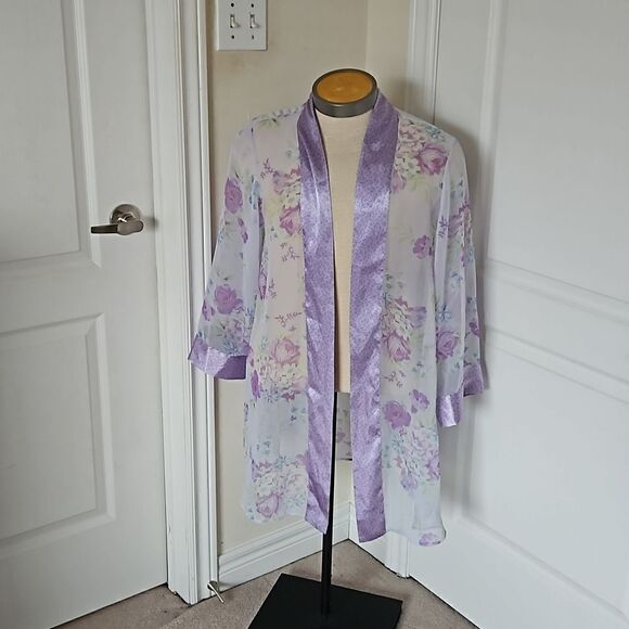 Jaclyn Smith Sleepwear Ladies Pullover Floral Robe W Satin Trim Medium Lavender - Picture 2 of 16